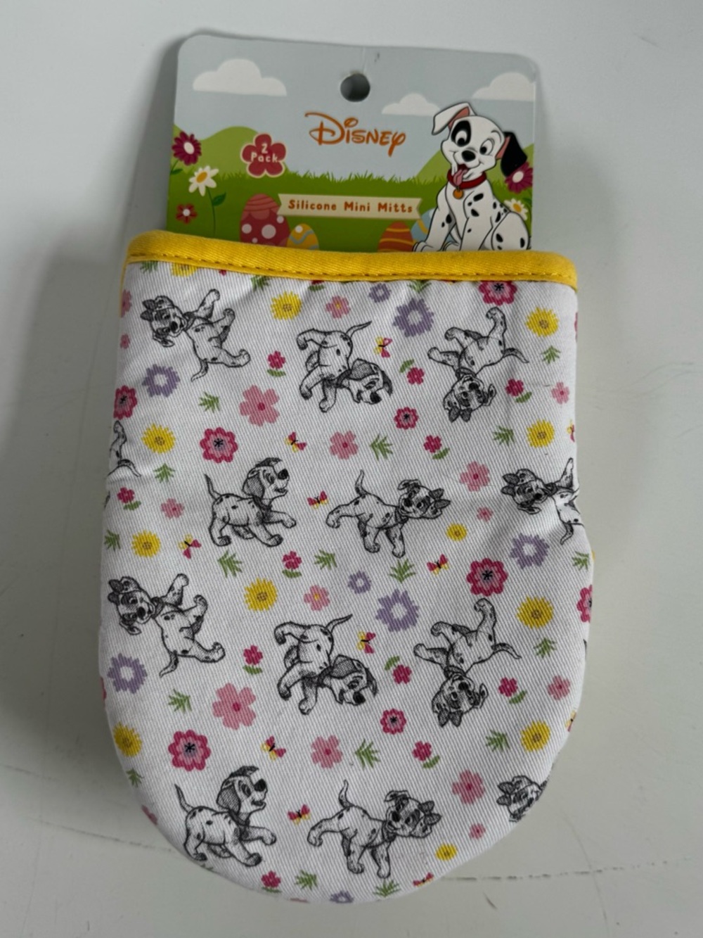 NWT Disney 101 Dalmatians brand Spring / Easter oven mini mitts set of 2